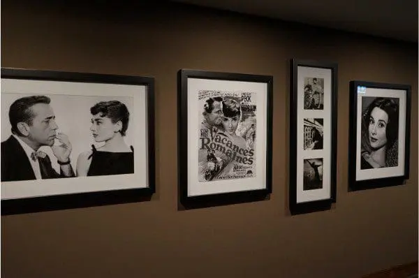 Ala com quadros das personalidades que estiveram no Bürgenstock Hotels & Resort