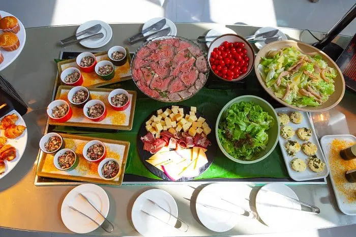 O Vila Galé Paulista terá um cardápio recheado para o brunch, que vai desde entradas e saladas, até pratos quentes e deliciosas sobremesas. 