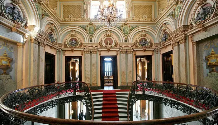 Detalhe das escadarias internas do Palácio da Liberdade, em Belo Horizonte (foto: Lucia Sebe - Imprensa MG)