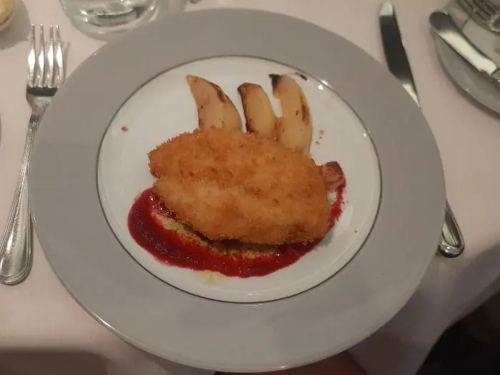 Restaurante e bar exclusivo do MSC Yacht Club: O delicioso frango empanado à Kiev 