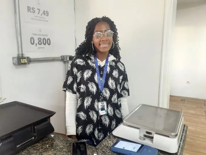 A Kimberly nos atendeu com muita atenção e gentileza no restaurante self-service 