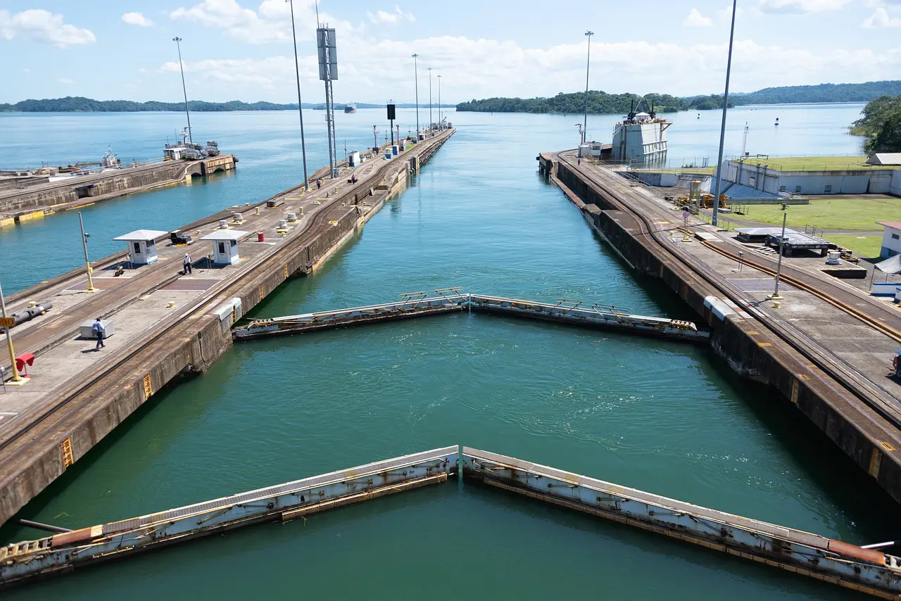 Visão de parte do Canal do Panamá (Foto: Pixabay)
