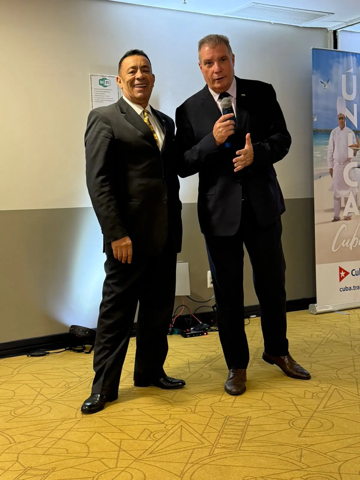 Roberto Silva, CEO da Sanchat e  Juan Carlos García Granda, ministro do turismo de Cuba - Foto: divulgação 