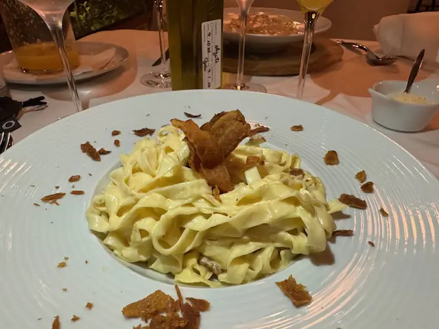 Carbonara no menu do Elio Cucina Speciale (foto Simone Barros) Campos do Jordão