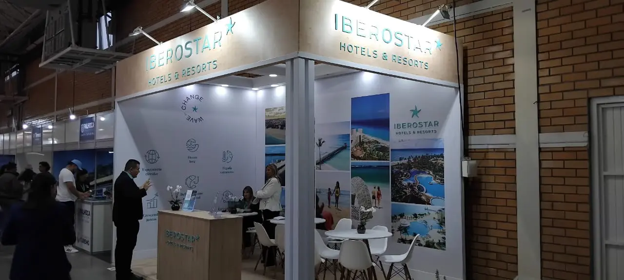 Estande da Iberostar é destaque no 37º Festuris, em Gramado (RS), apresentando as novidades da rede voltadas ao turismo sustentável e de alto padrão. (Crédito: DT)