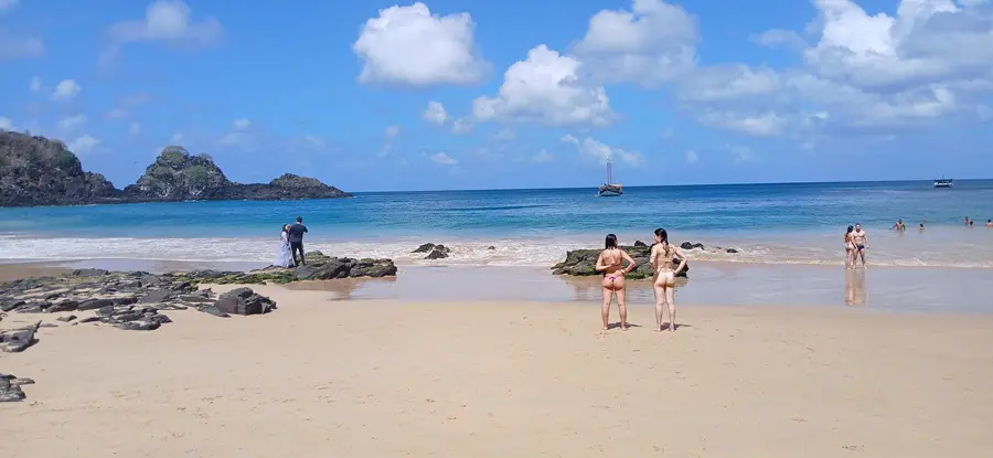 A Praia do Sancho é a mesma há 10 anos atrás