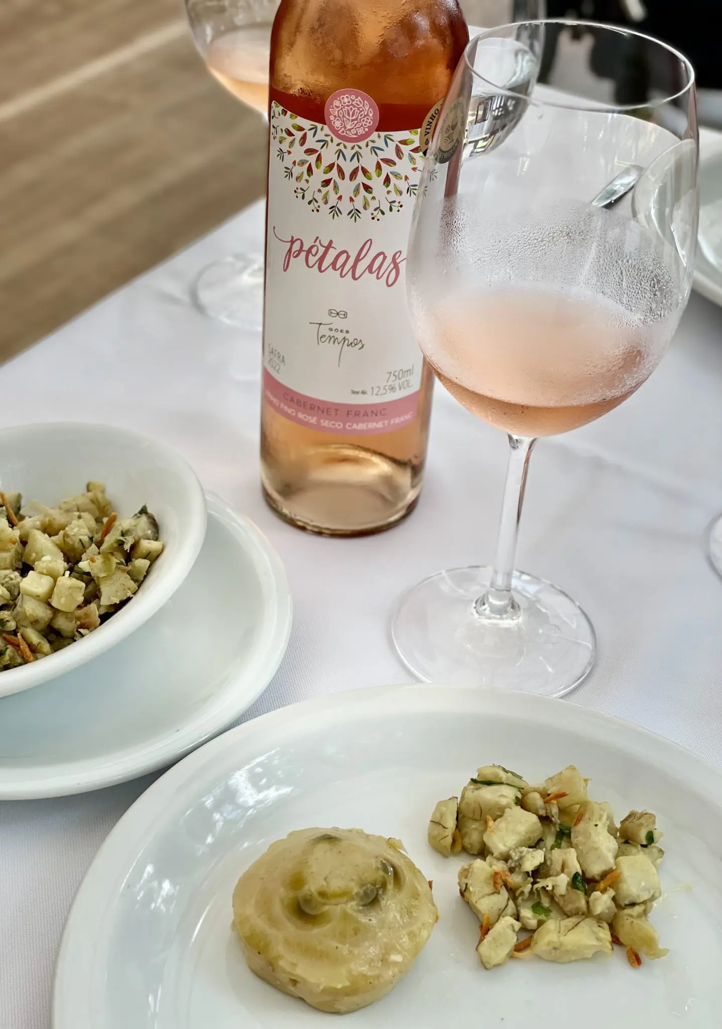 Cabernet Franc Pétalas Rosé e a alcachofra de São Roque. Crédito: Arquivo pessoal WS