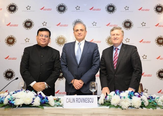 Rohit Nandan, diretor da Air India, Calin Rovinescu, CEO da Air Canada e presidente do Conselho Executivo da Star Alliance e Mark Schwab, CEO da Aliança
