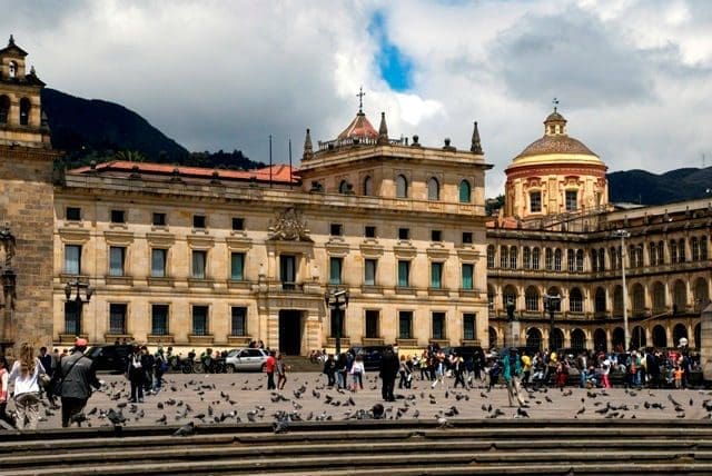 Praça de Bolívar, em Bogotá, Colômbia, país que ficou em primeiro lugar entre os destaques internacionais para os brasileiros em 2015