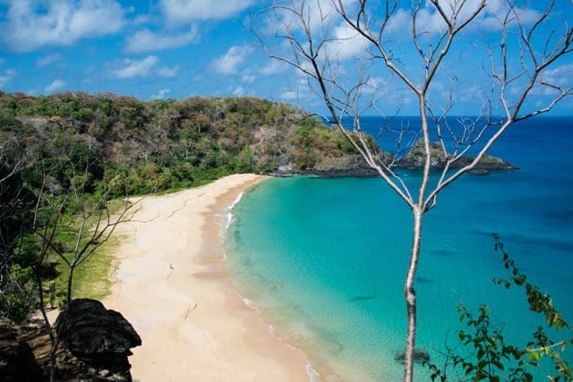 Fernando_Noronha_Baia_Sancho_Wikicommons_02_15