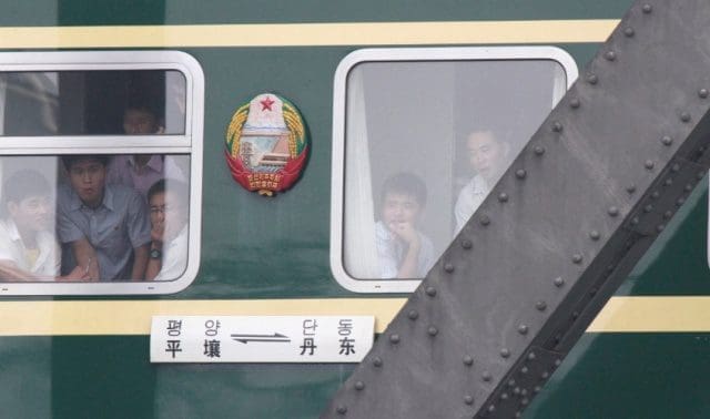 Trem_Coreia_China_Reuters_03_15