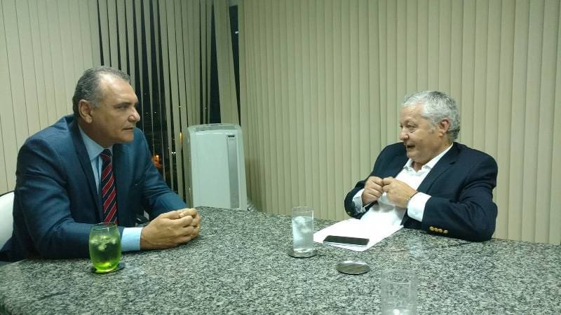 Reunião entre Mario Carvalho e Nelson Pelegrino. (Foto: divulgação)