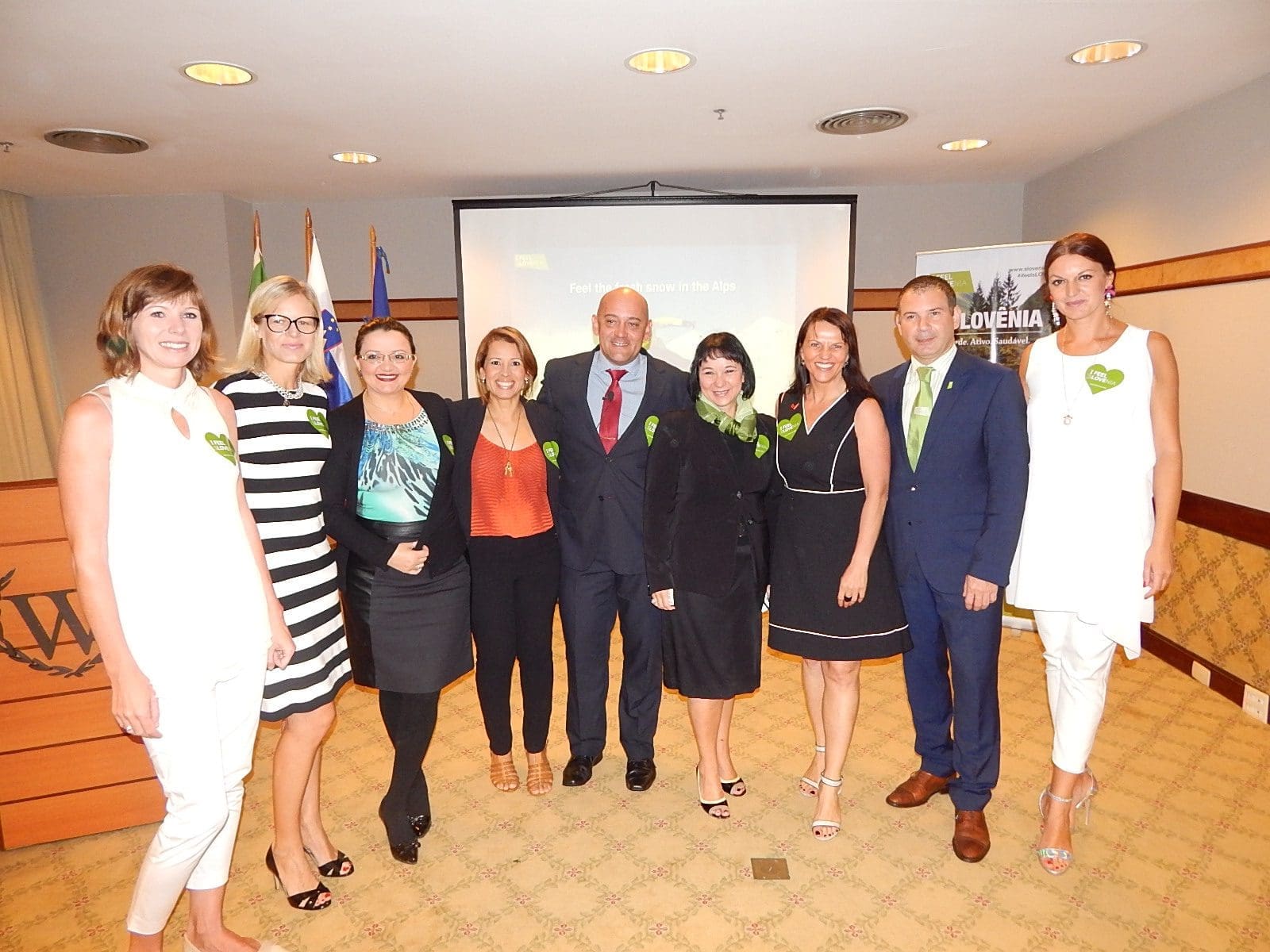 Empresários da delegação eslovena juntamente com diplomatas e empresários brasileiros