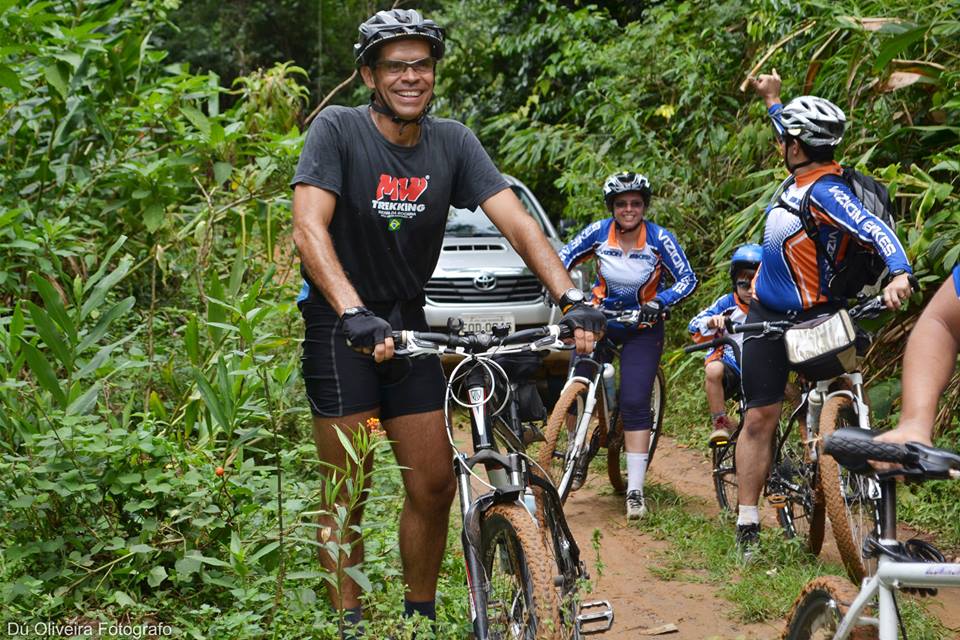 Passeio de bicicleta com clientes pelo Parque Nacional da Bocaina (Foto: divulgação)