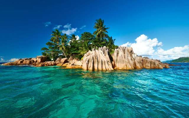 Uma das muitas ilhas que Seychelles possui (Foto: divulgação)