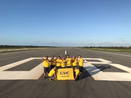 Equipe da CVC no Aeroporto de Jericoacoara (Foto: divulgação)