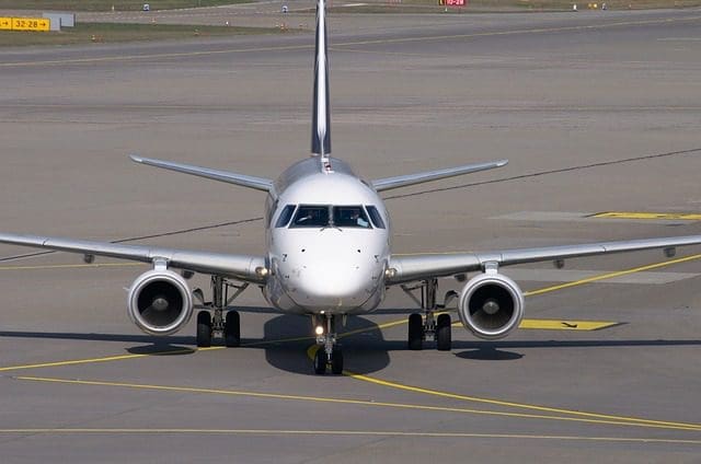 aircraft-2152714_640