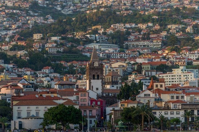Funchal, cidade da ilha da Madeira (Crédito: divulgação)