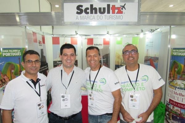 Edson Silva, Luciano Bonfim, Ronaldo Melo e Sandro Santana, a equipe da Schultz no evento (Foto: Hugo Okada)
