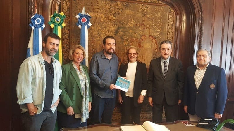 Entrega do doc ao Boulos Boulos
