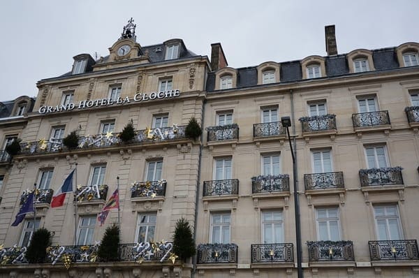 Foto_02_Fachada_Hotel_La_Cloche_Dijon_Franca