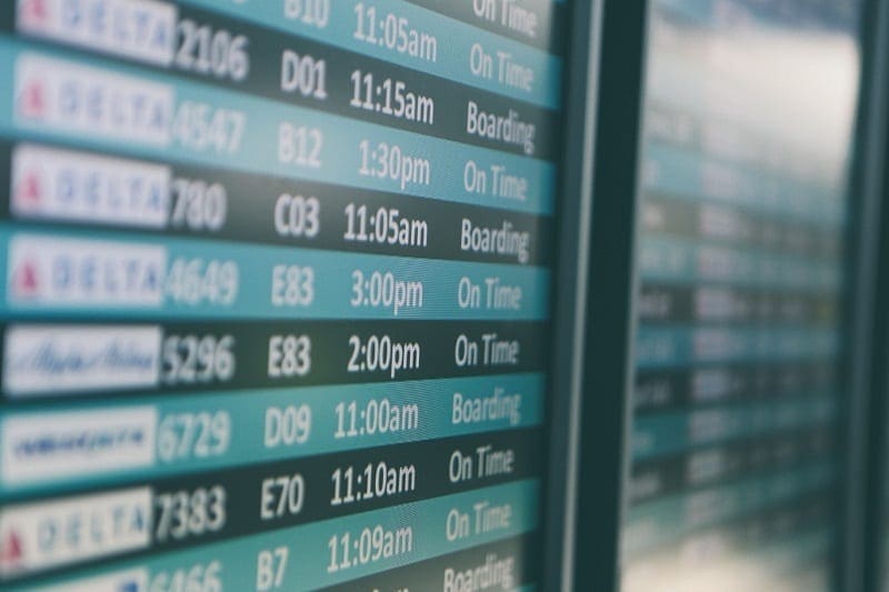 airport-690556_1920