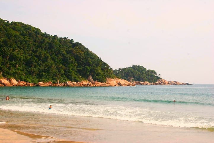praia_do_guaiuba