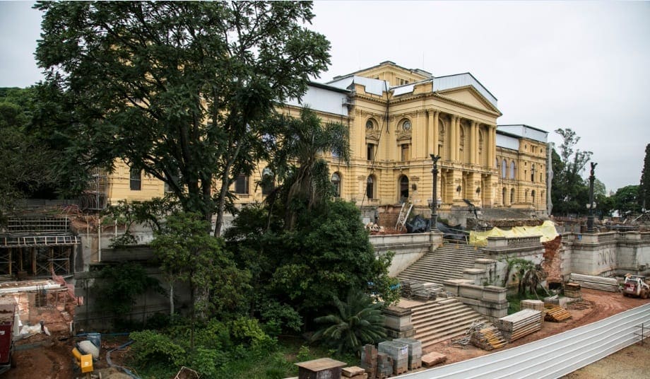 Museu do Ipiranga frente obras