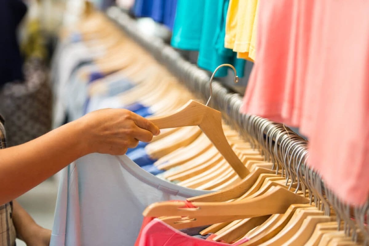 Você sabia? Brasileiros estão entre os que mais gastam com roupas no mundo  - Economia - Estado de Minas