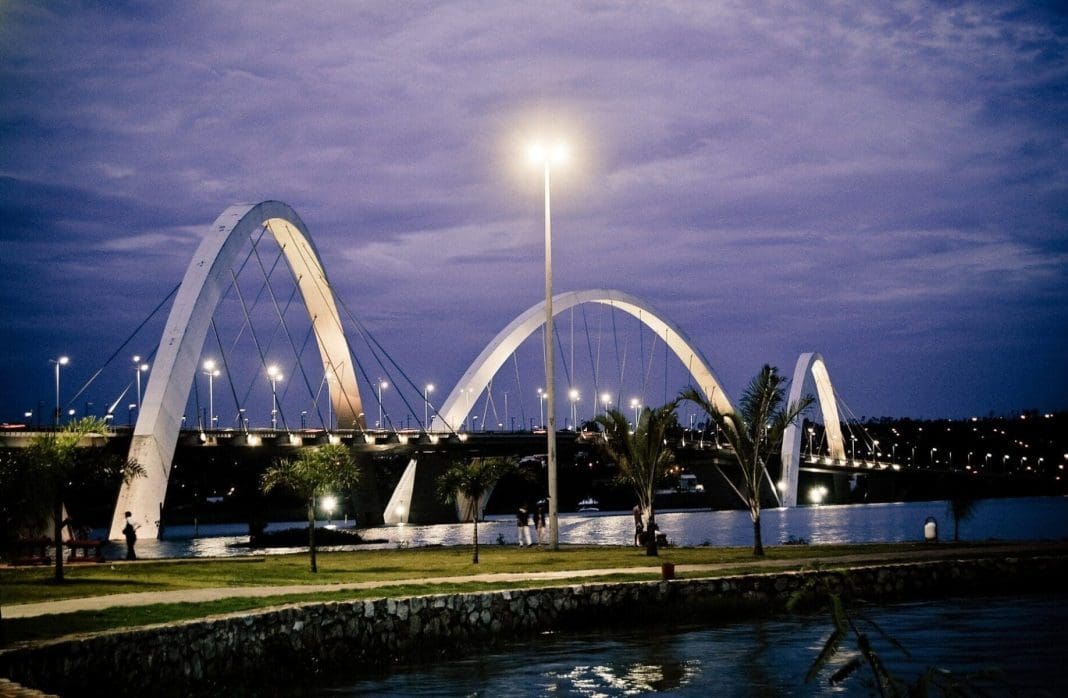 third-bridge-1127635_1920