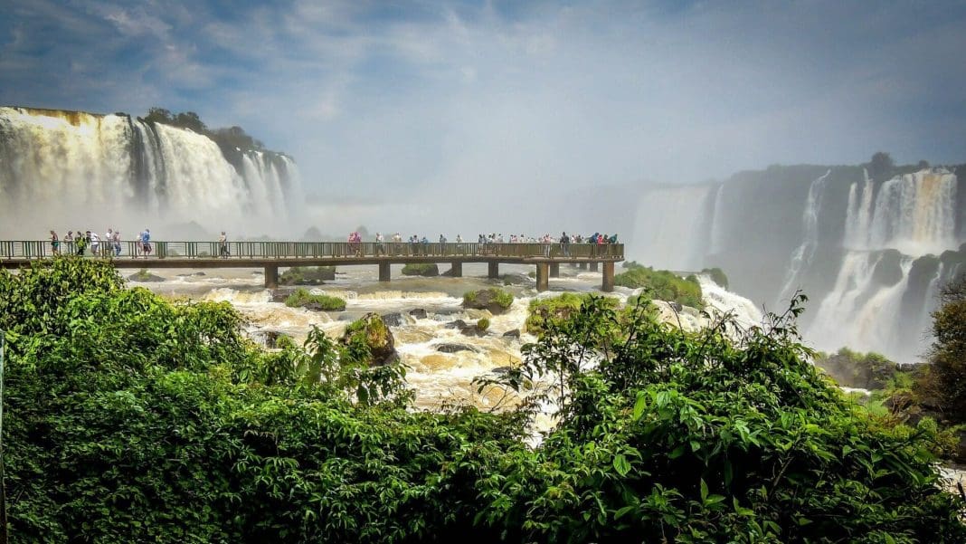 iguassus-mouth-g94b389d51_1920