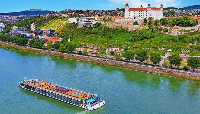 O navio de cruzeiros fluviais AmaMagna, da AmaWaterways