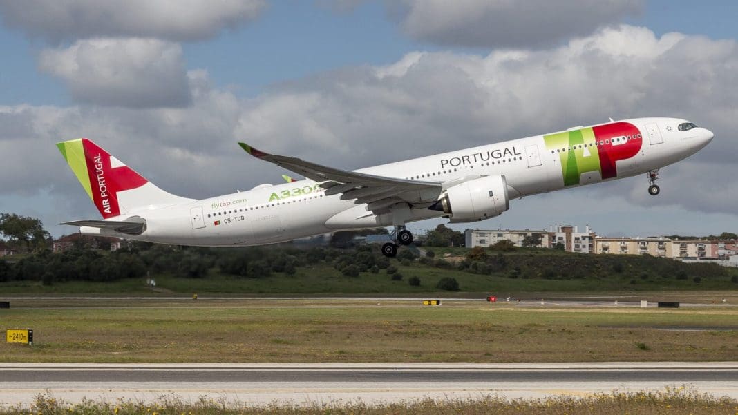 Airbus A330-900 da TAP decolando do aeroporto de LIsboa
