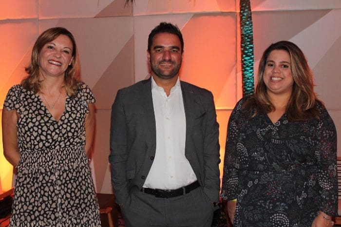Gemma Andreu (Iberostar Marketing), João Abegão (Diretor Comercial Iberostar LATAM) e Mariana Verdini (Iberostar Marketing) no prêmio Estrellas 2022.