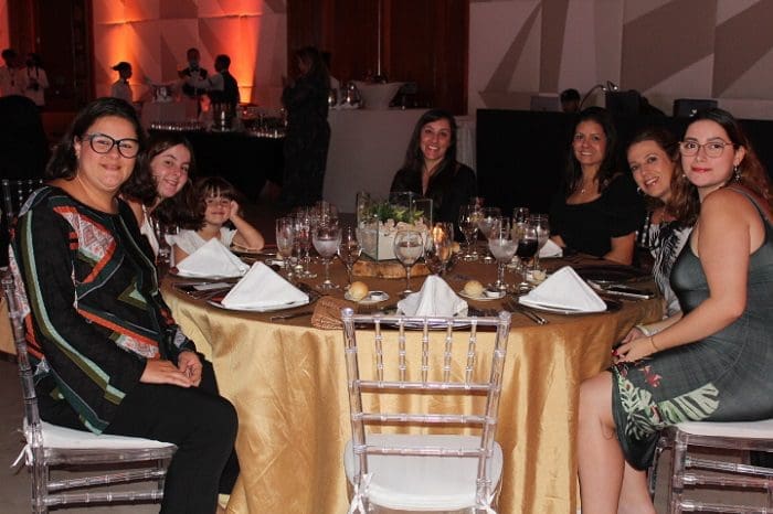Rafaela Barbosa (Expedia Group) e suas acompanhantes; Renata Colla (Decolar), Andréa Pessoa (FRT Operadora), Daniela Duregger (Zarpo Viagens). 