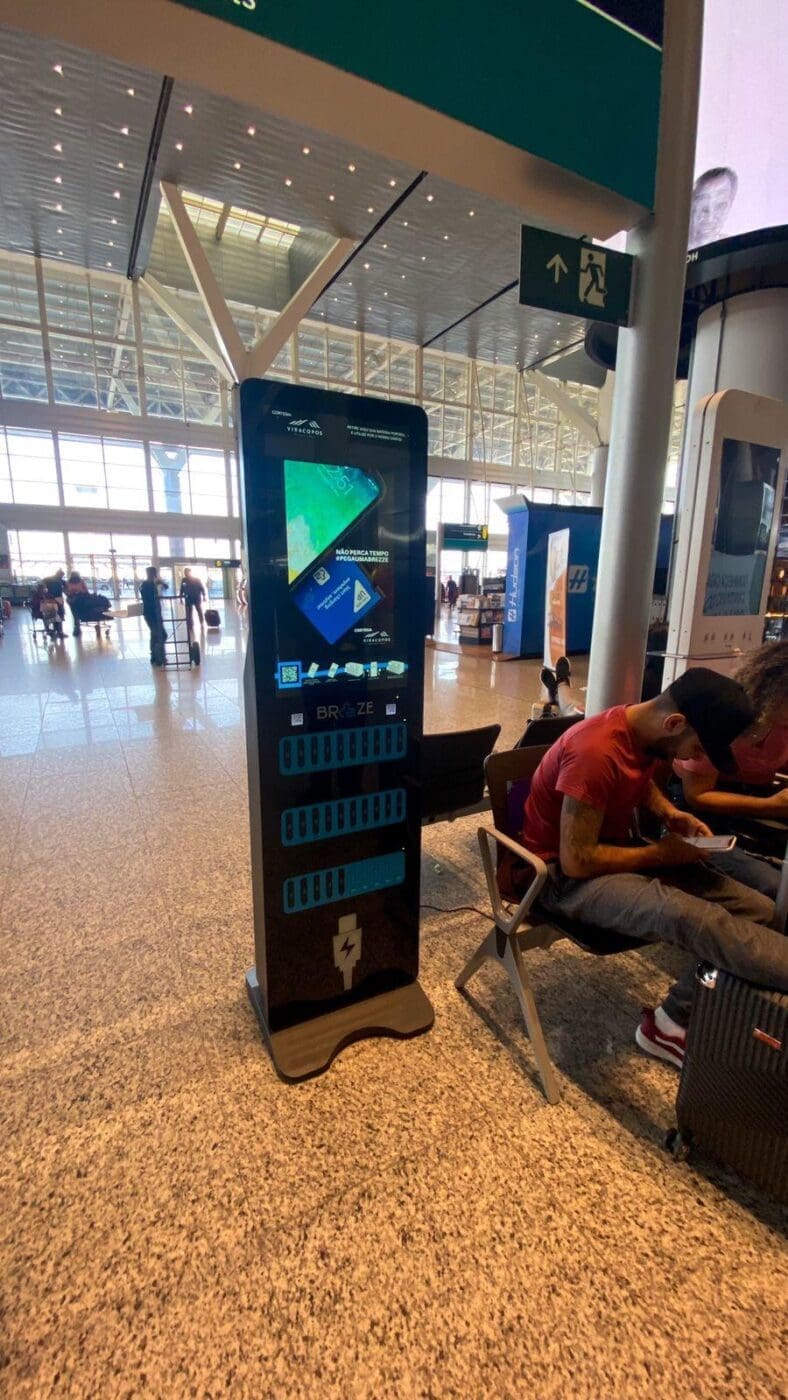 Totens de carregadores portáteis do aeroporto
