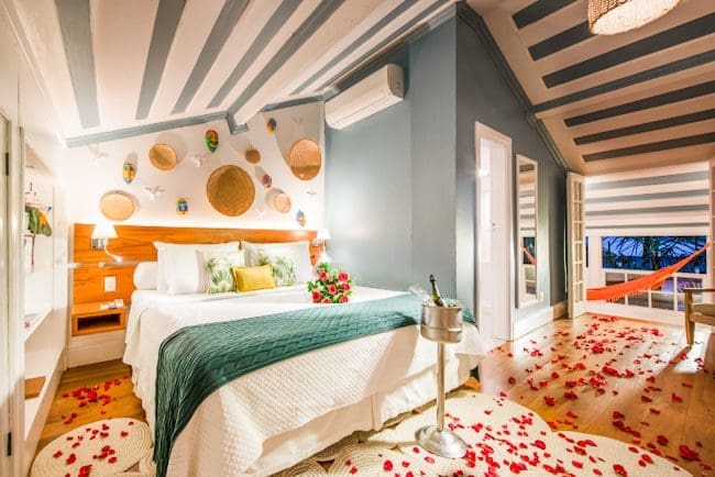 Apartamento com decoração romântica  do Sandi Hotel (foto: divulgação)