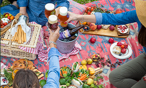 O Beernic, no Parque da Cerveja, em Campos do Jordão - SP, os visitantes fazem um piquenique com cervejas e aperitivos.