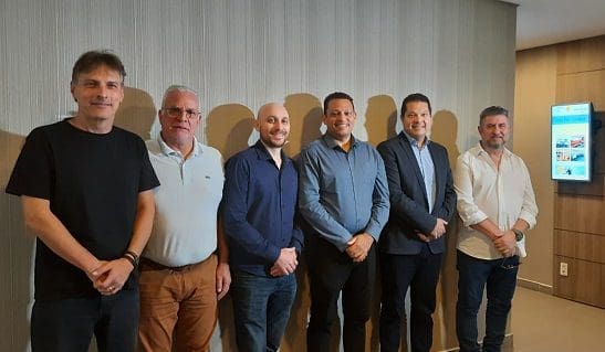 representantes_dos_hoteis_carbono_neutro_e_da_atrio_em_santos Representantes dos investidores dos dois hoteis, os gerentes-gerais, um representante da Atrio e o presidente do IBDN se reuniram em Santos para falar sobre a certificação