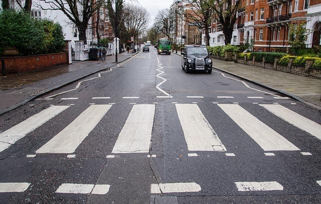 A Abbey Road, na Inglattera, é um ponto turístico imperdível para quem é fã dos Beatles.