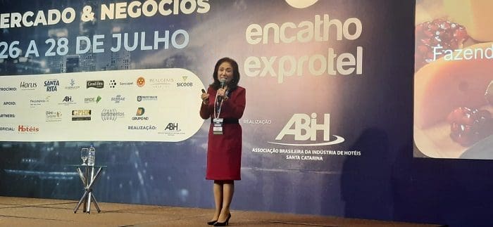 Chieko Aoki palestou no Encatho & Exprotel 2022, em Florianópolis-SC e falou sobre fazer a coisa certa do jeito certo.