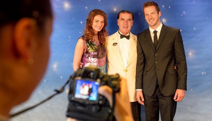 A foto com o Comandante é uma das tradições da Noite de Gala (foto: MSC Cruzeiros)