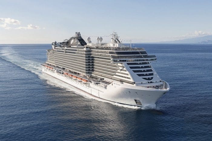 O navio MSC Seaside, da MSC Cruzeiros, navegando.