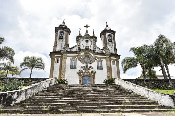 The Church of Nossa Senhora do Carmo, in Ouro Preto - MG, is a great choice for cultural, religious and historical tourism, strong segments in the city, with several churches to visit.