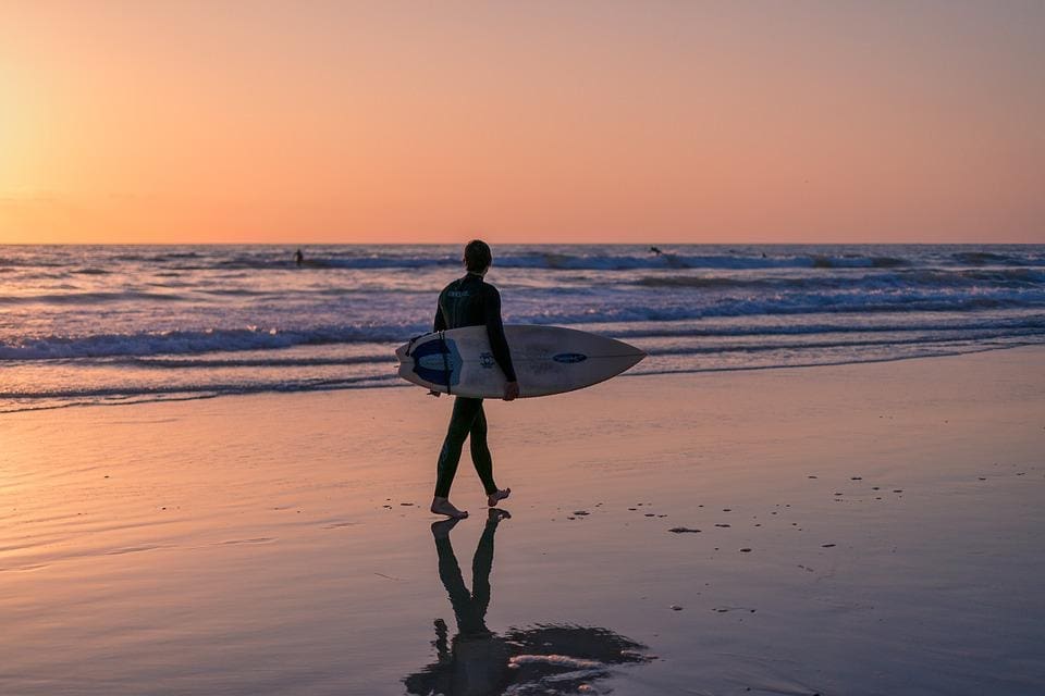 surf por do sol
