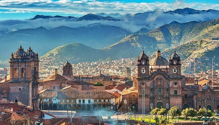 Vista do centro da cidade de Cusco, um dos destinos turísticos mais visitados do Peru (foto: divulgacao) - 9 países para viajar sem passaporte: aproveite as dicas!