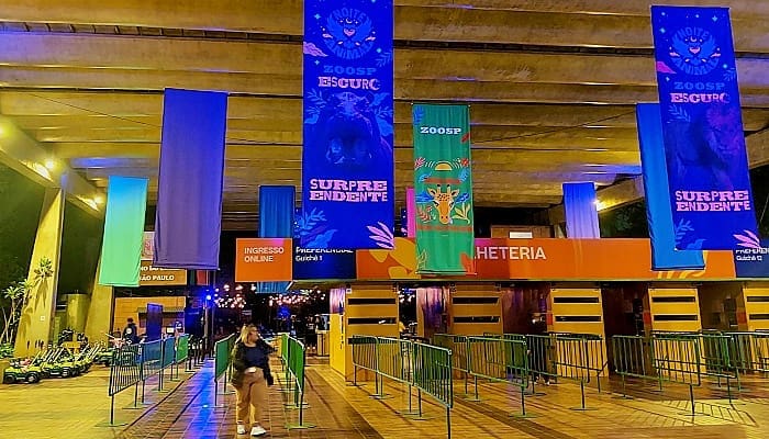 Entrada do Zoológico de São Paulo à noite (foto: Geovana Fraga)