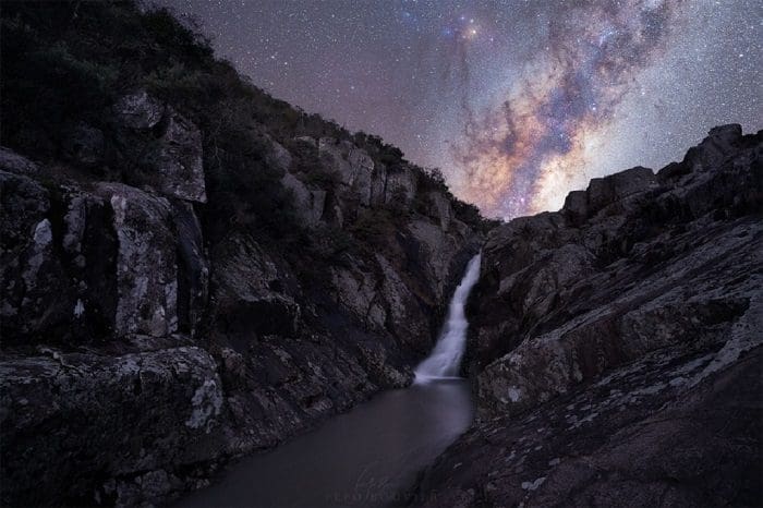 Foto do O centro galáctico sobre o Parque Salto del Penitente. Este é outro lugar para ver as estrelas no Uruguai.