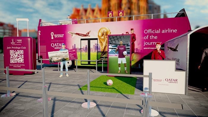 The Journey Tour, ônibus da Qatar Airways que oferecerá experiências interativas para os torcedores da Copa do Mundo.
