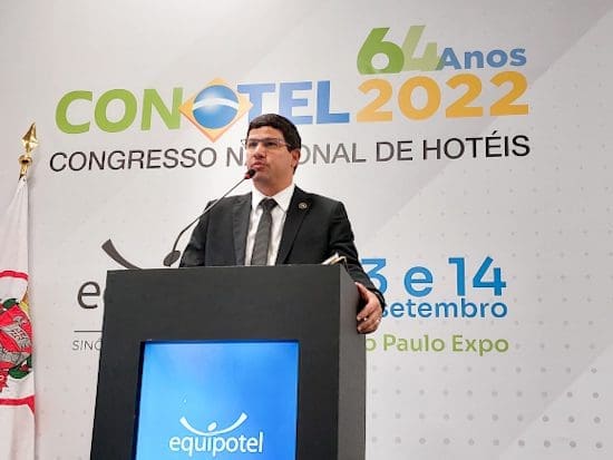 Carlos Brito, Ministro do Turismo., na Equipotel 2022, em São Paulo.